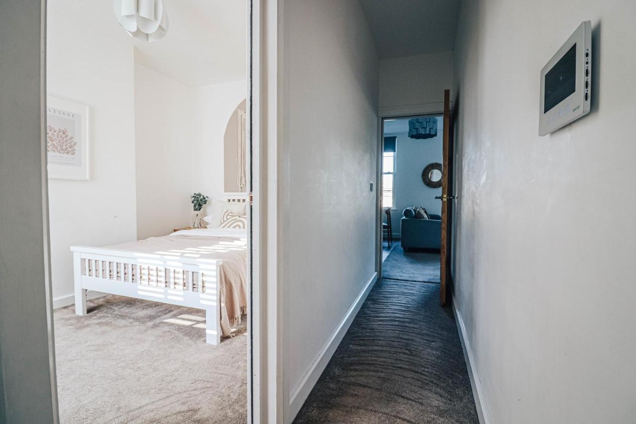 Principality View Apartment Two, By Solace Stays 카디프 외부 사진